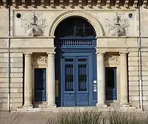 Hôtel Fenwick, entrée en serlienne.