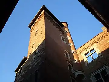 no&nbsp;1 : la tour et sa tourelle d'angle.