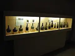 Quelques bouteilles de vin  anciennes du musée du vin de l'Hôtel des ducs de Bourgogne de Beaune