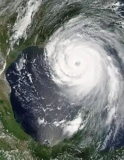 Image satellitaire de Katrina le 28 août 2005 à 1&nbsp;h UTC (source : NASA).