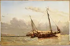 Deux barques de pêches naviguent près du rivage sur une mer agitée, avec au loin une falaise.