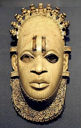 Autre masque-pendentif sculpté du XVIe&nbsp;siècle la représentant (British Museum, London)