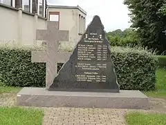 Le monument aux morts.