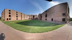 Institut indien de management d'Ahmedabad, Ahmedabad, Inde (1962).