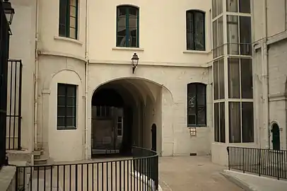 Vue de l'immeuble au 19.