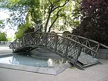 La statue a été déplacée en décembre 2018. (https://www.bbc.com/news/world-europe-46704111)