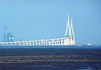 Pont reliant l'aéroport.