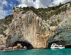 Entrées des grottes.