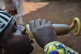 Initié en pays bamiléké.