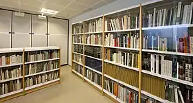 Biblioteca y fondos documentales