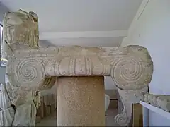 Chapiteau ionique de l’Archilocheion. VIe siècle av. J.-C.