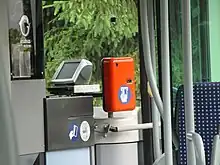 Photographie en couleurs d’un composteur.