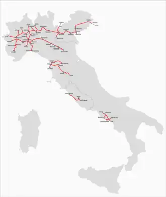 cette carte de l'Italie montre qu'en 1861, les lignes ferroviaires étaient concentrées dans la vallée du Pô et autour de Florence et de Rome.