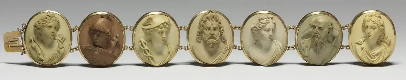 Bracelet et les sept divinités romaines associées aux jours de la semaine (moitié XIXe&nbsp;siècle).