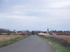 Entrée sud du village d'Izotges, depuis la route de Préchac-sur-Adour.