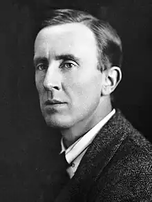 J.R.R. Tolkien, écrivain, philologue et professeur d’université anglais.