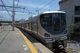 Train stationné sur la voie 3 de la gare.