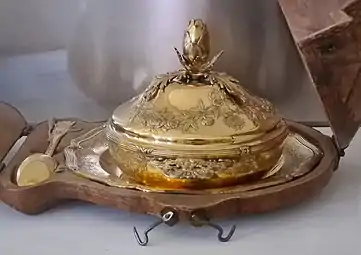 Écuelle avec présentoir (1771-1772).