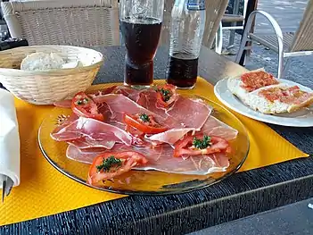 Jambon cru et IGP côte-vermeille à Collioure