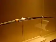 Katana montrant un horimono&nbsp;(en) (sculpture de la lame) (Metropolitan Museum of Art).