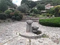 Le Jardin de Montbolo et sa fontaine.