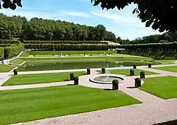 Les parterres à la française du jardin d'eau (milieu du XVIIIe&nbsp;siècle).
