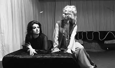 Dans L'École des veuves de Jean Cocteau avec Ljerka Belak