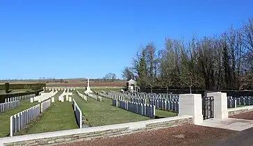 Le cimetière militaire.