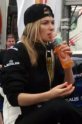 Jessica Hart assistant au Grand Prix automobile d'Australie en 2011.