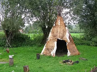 Tente au parc archéologique Asnapio de Villeneuve-d'Ascq (Nord)