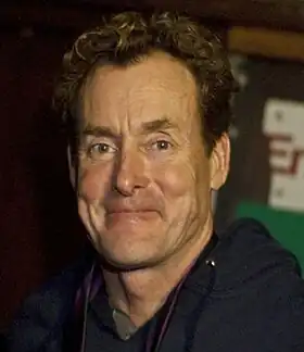 John C. McGinley interprète Perry Cox