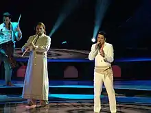 Željko Joksimović interprétant Lane moje pour la Serbie-et-Monténégro.