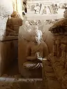 Une image de Bouddha sur le site de Jaulian, Taxila, fondé au Ve&nbsp;siècle.