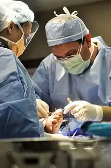 Une opération de chirurgie du pied.