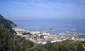 Vue de la ville depuis les hauteurs.