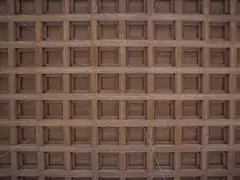 plafond à caissons en bois, reconstitution de la structure du IVe&nbsp;siècle.