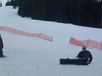 Clôture à neige temporaire dans un centre de ski.
