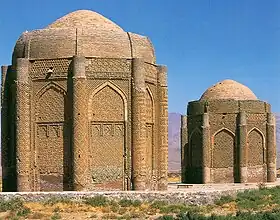 Architecture des tours et des tombes : deux mausolées de princes seldjoukide à Qazvin.