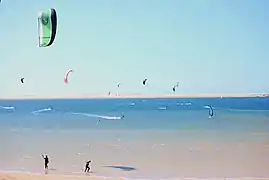 Kitesurfeur sur la lagune.