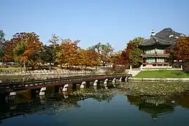Le pavillon Hyangwonjeong