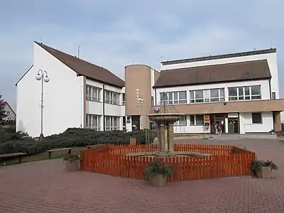 Kryry : hôtel de ville.