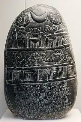 Kudurru rapportant une donation de terres par Eanna-shum-iddina, gouverneur du Pays de la Mer sous la dynastie d'Isin II. British Museum.