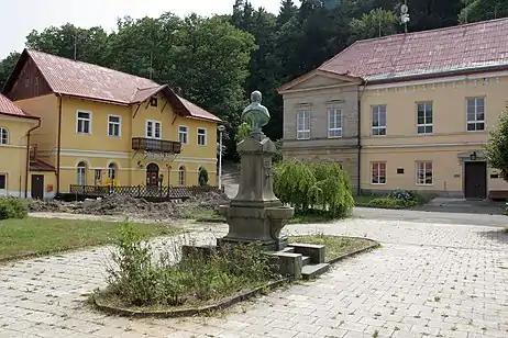Lázně Sedmihorky : ancien établissement thermal.