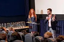 Léo Pons reçoit son prix au Festival du Film de Los Angeles (6 mai 2023)