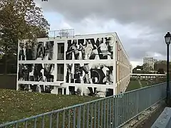 Entrée de la résidence Wilson.