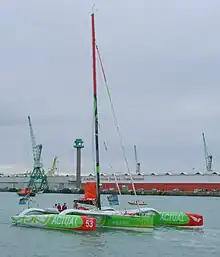 Le trimaran Actual quitte le port du Havre