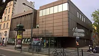 La médiathèque Don quichotte, construite en 2007 à l'emplacement d'une école du XIXe&nbsp;siècle