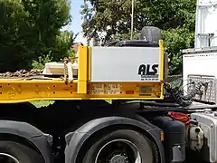 Sur une semi-remorque.