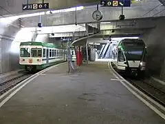 Be 4/8 33 à gauche et RBe 4/8 43 à droite; deux générations se côtoient à la gare de Lausanne-Flon.