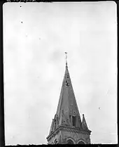 Le clocher frappé par la foudre.